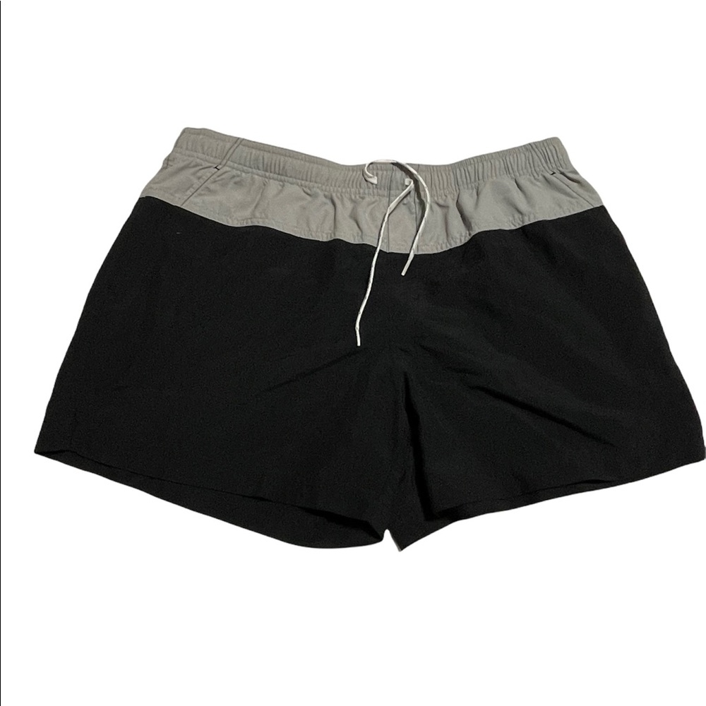 Columbia women short